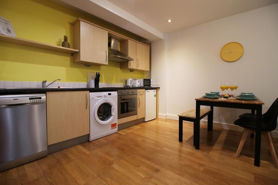 Bright 1Bedroom Apartment, Central Location With Balcony Bristol Buitenkant foto